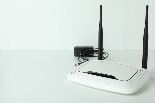Router WiFi z anteną do internetu mobilnego LTE
