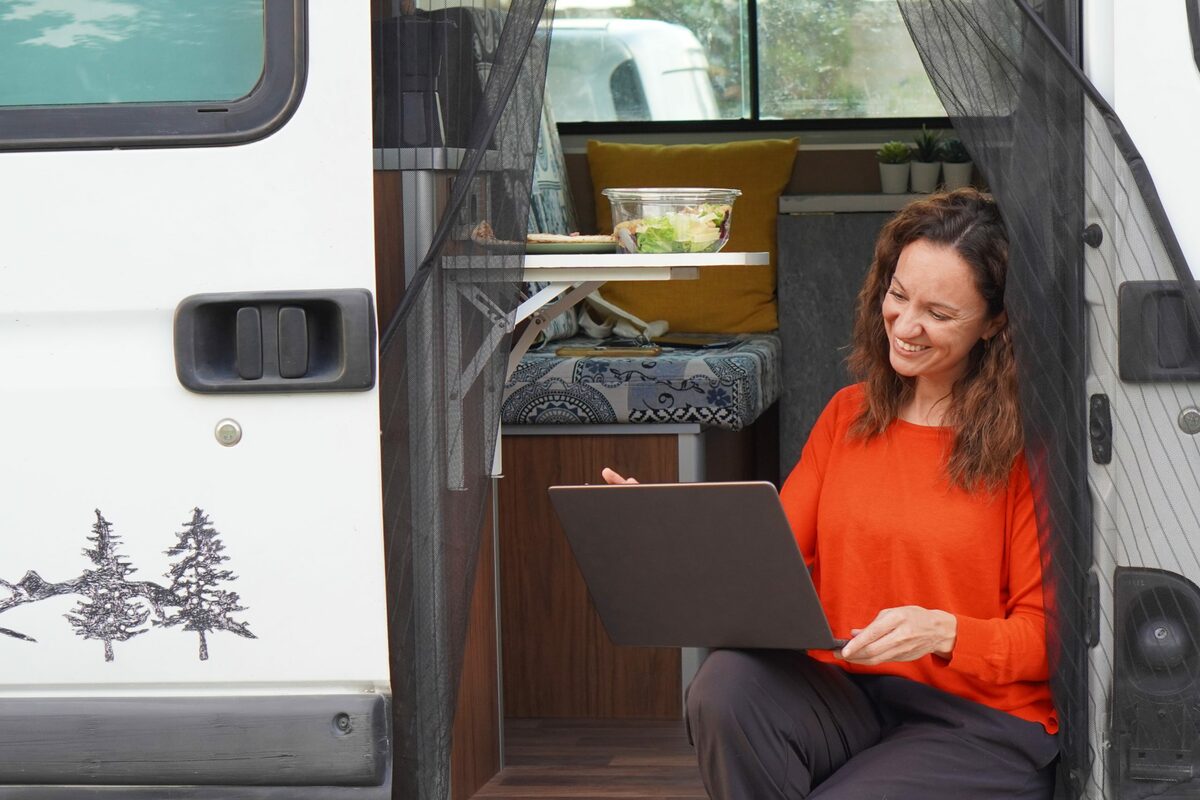 Internet mobilny w kamperze - router LTE i anteny zewnętrzne
