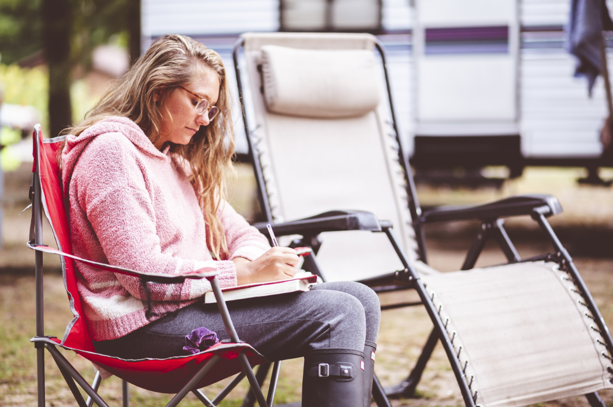 Krzesła i stoły kempingowe - jak wybrać trwałe i lekkie