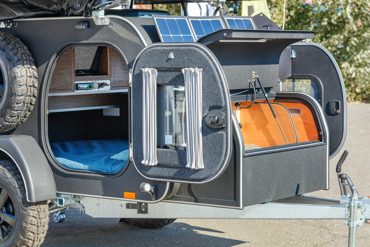 Schemat instalacji hybrydowej solar + alternator + 230V w kamperze