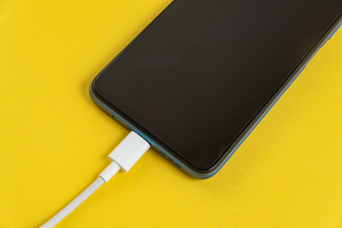 Gniazda USB-C w kamperze: koniec ładowarek 230V