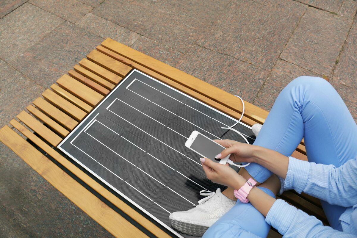 Panel solarny walizkowy 200 W: prąd, gdy dach kampera stoi w cieniu