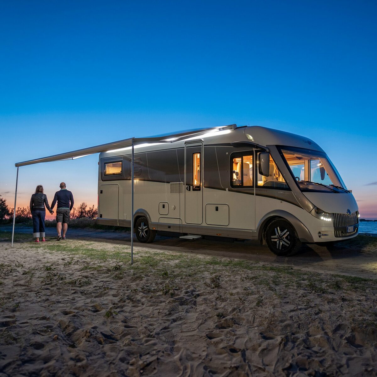 Fiamma Strip Awning F80: mocne światło LED pod markizą