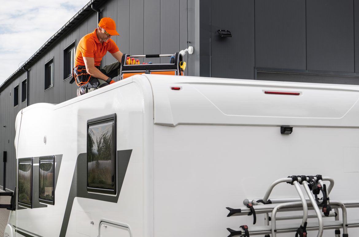 Czy akumulator z elektrolitem ciekłym nadaje się jako akumulator hotelowy?