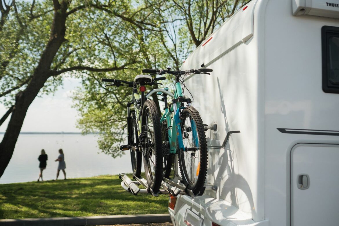 Jak transportować rower w kamperze: kompletny przewodnik dla entuzjastów?