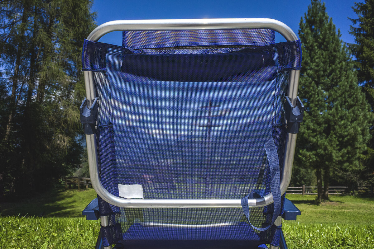 Moskitiera w oknie kampera