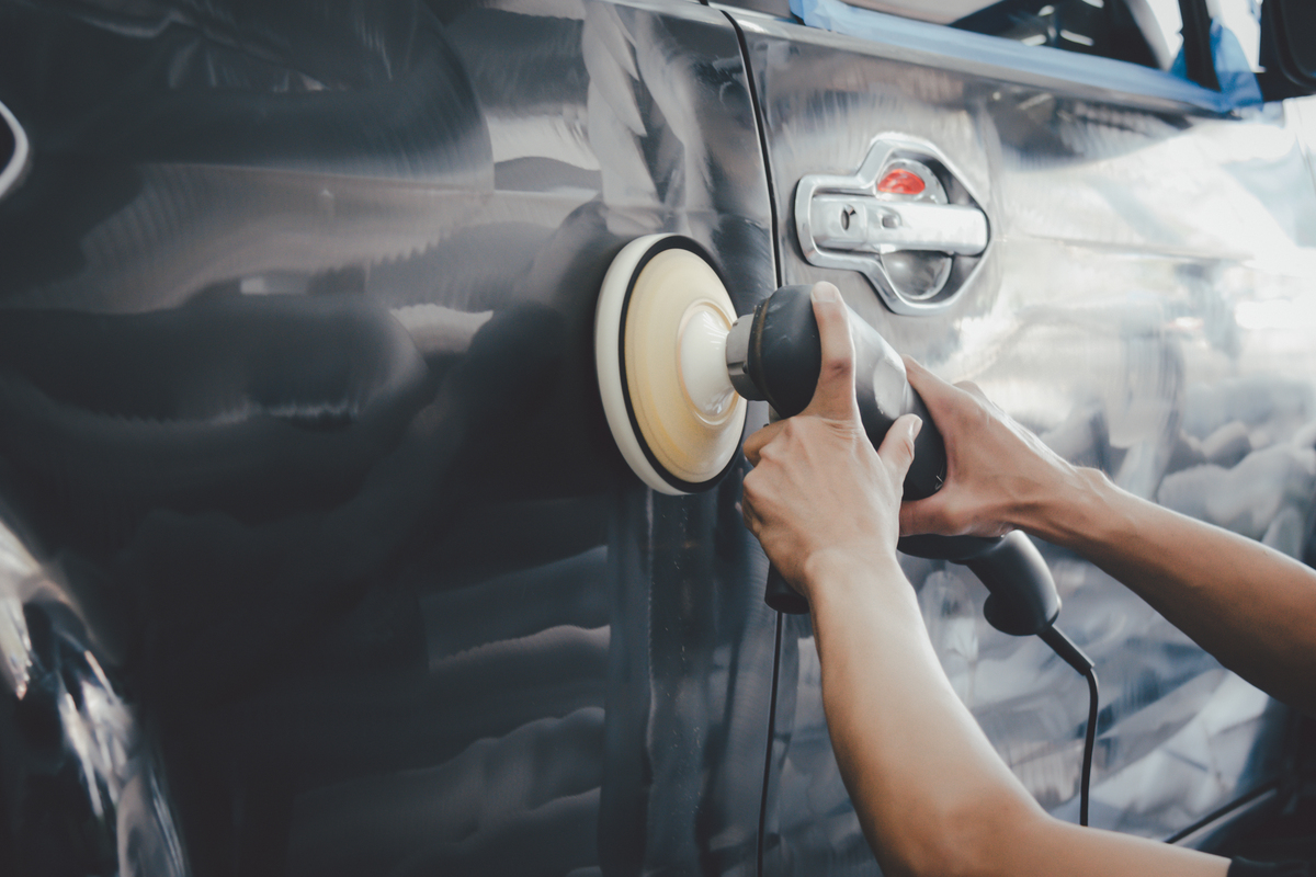 Polerowanie karoserii kampera środkami ochronnymi