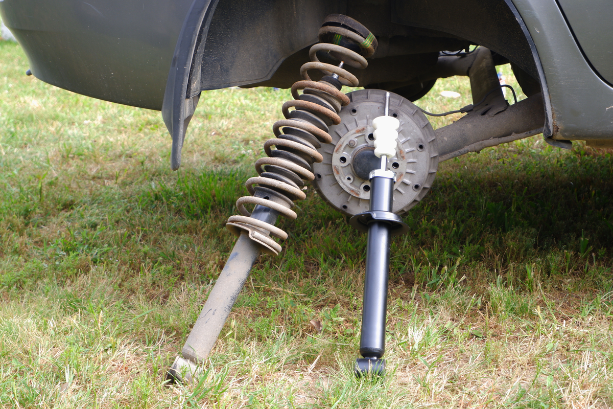 Wymiana amortyzatora w pojeździe kempingowym