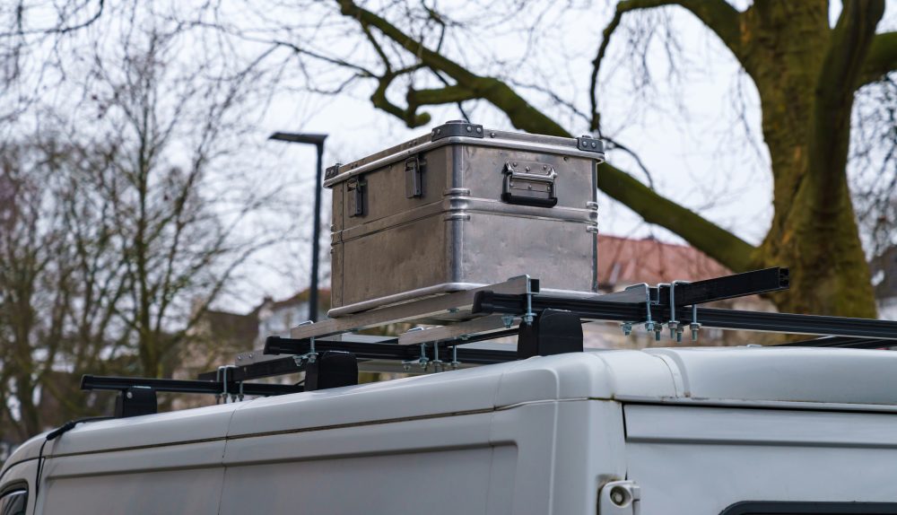 Falownik sinusoidalny vs modyfikowany w kamperze - który wybrać