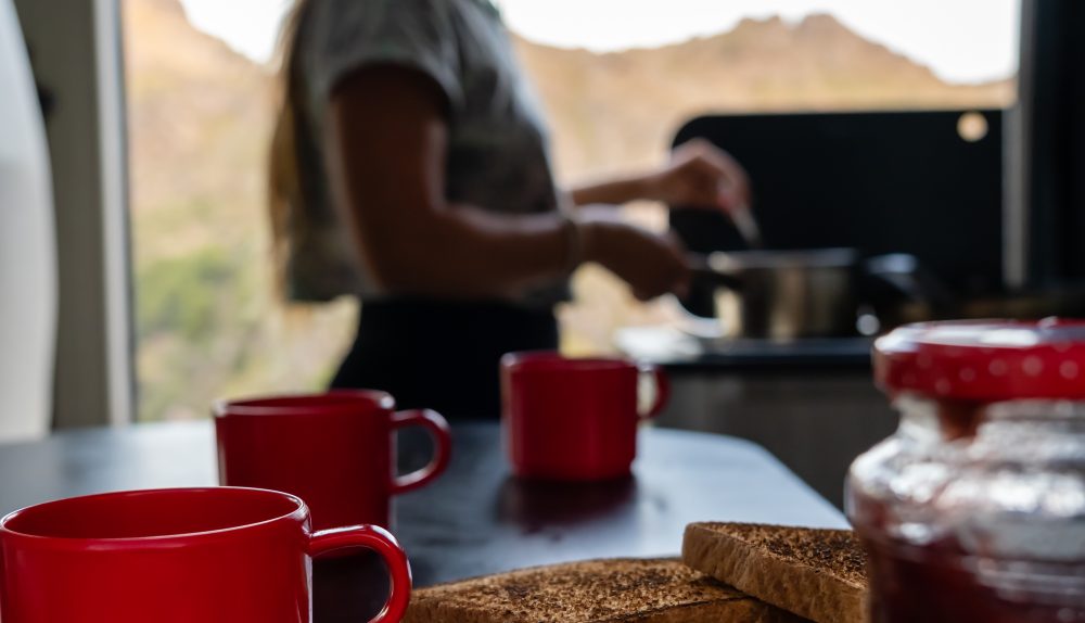 Kawa i herbata w kamperze - sposoby parzenia w trasie