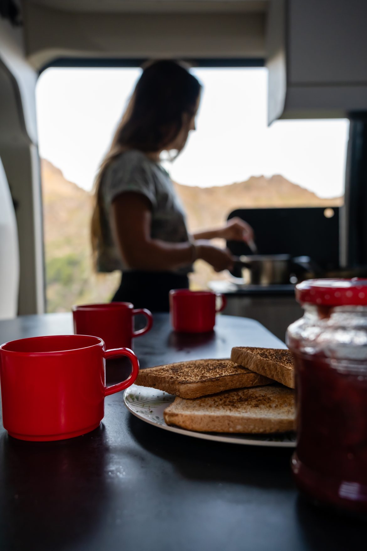 Kawa i herbata w kamperze – sposoby parzenia w trasie