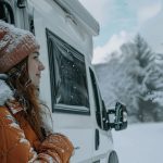 Nocowanie w kamperze zimą - jak przetrwać mróz