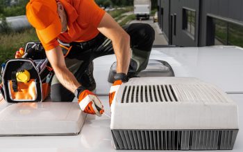 Porównanie montażu klimatyzacji Dometic FreshJet i Truma Aventa w kamperze