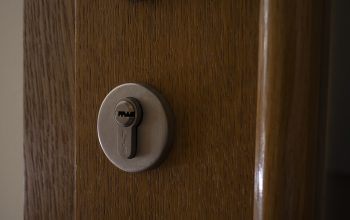 Zamki Heosafe i alarm Thitronik zamontowane w drzwiach kampera Fiat Ducato